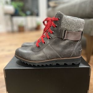 NEW Sorel Women's 8 Harlow Conquest Boots Rain
Waterproof in Quarry Gray